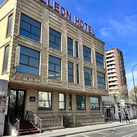 Eleon Hotel Baky Esterno foto