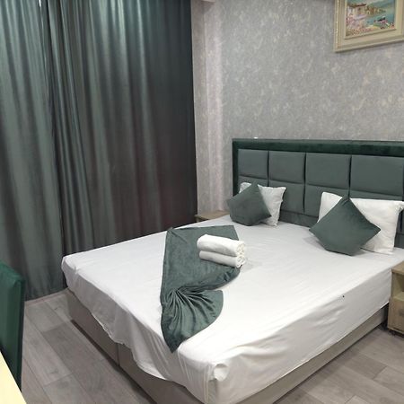 Eleon Hotel Baky Esterno foto