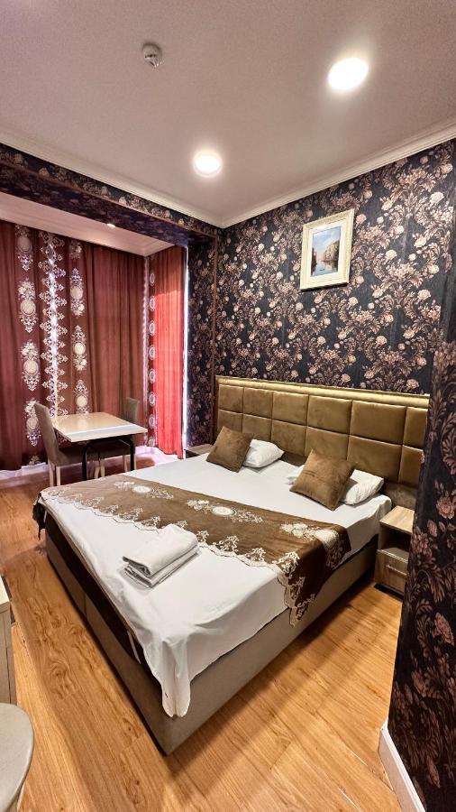 Eleon Hotel Baky Esterno foto