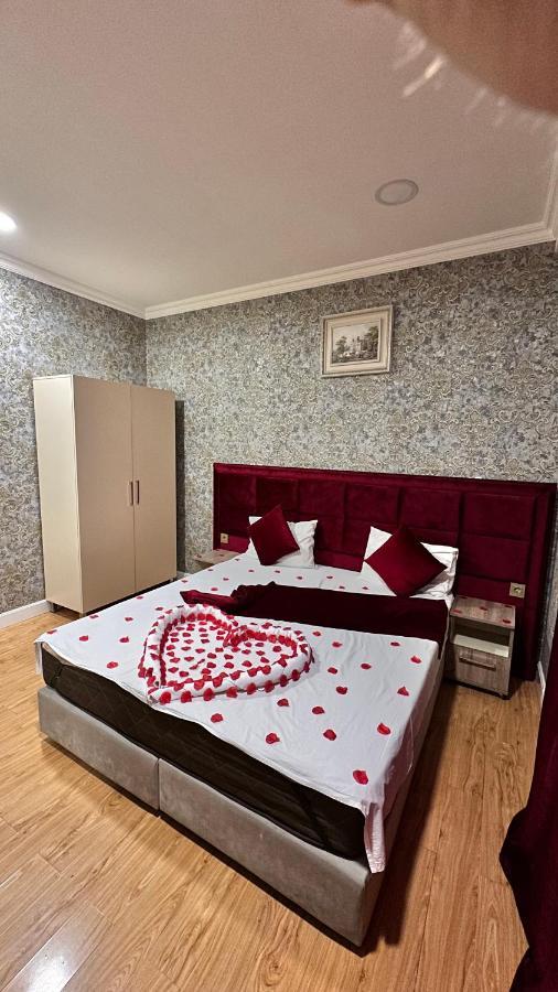 Eleon Hotel Baky Esterno foto
