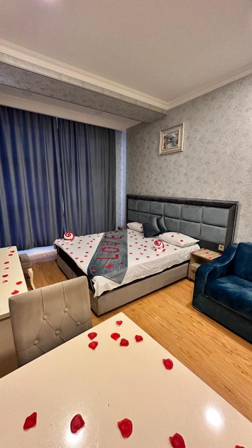 Eleon Hotel Baky Esterno foto