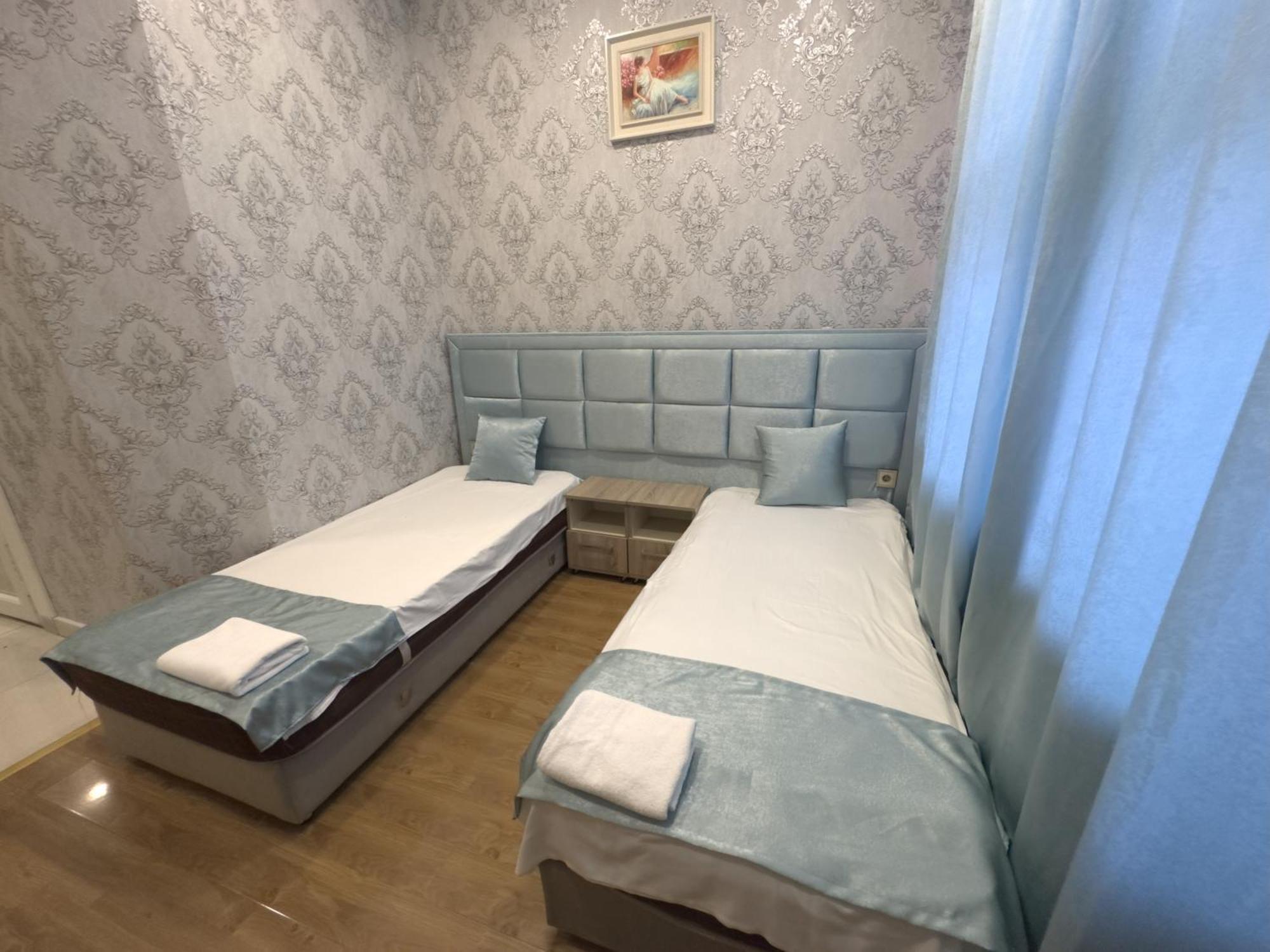 Eleon Hotel Baky Esterno foto