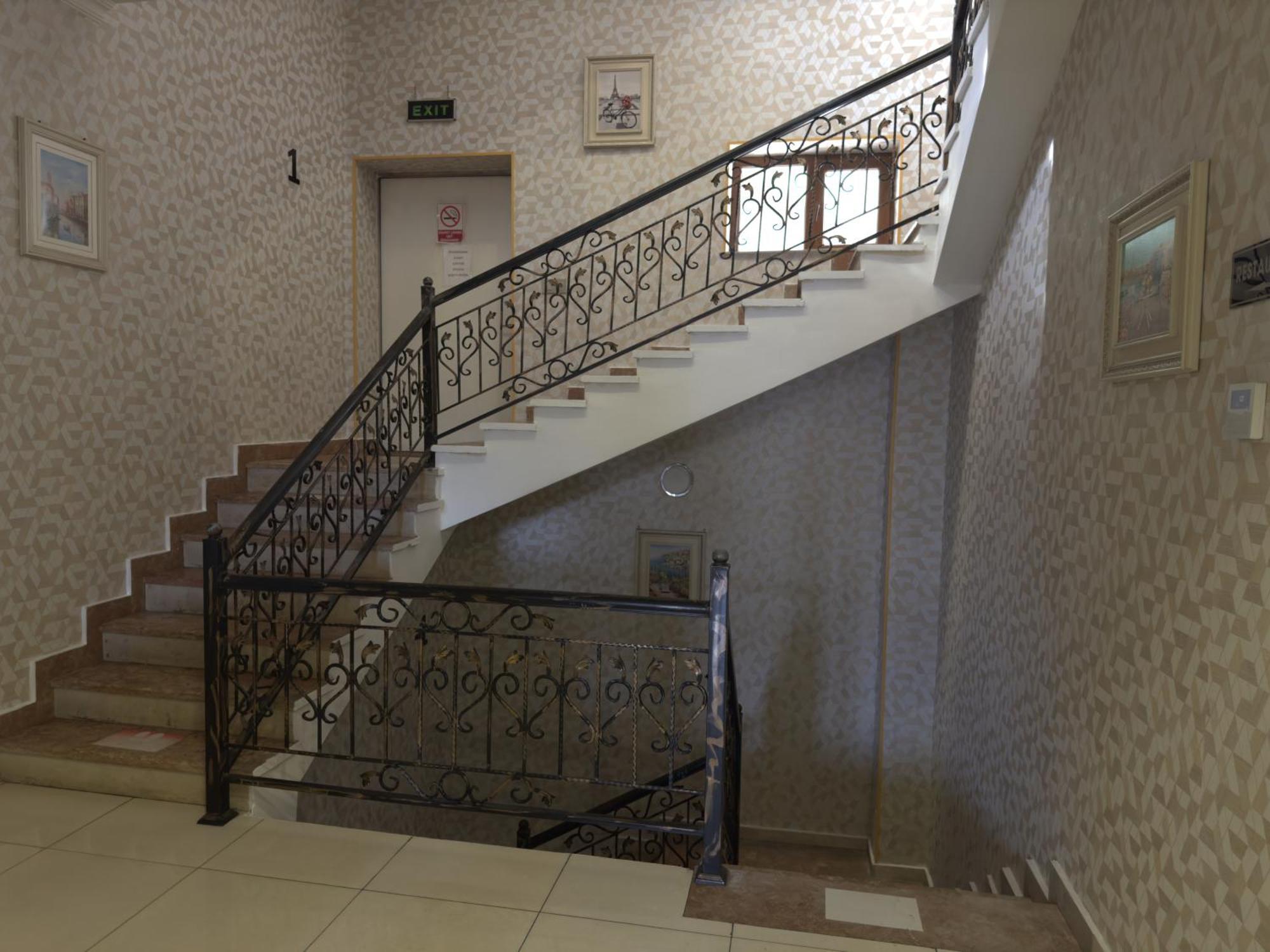 Eleon Hotel Baky Esterno foto