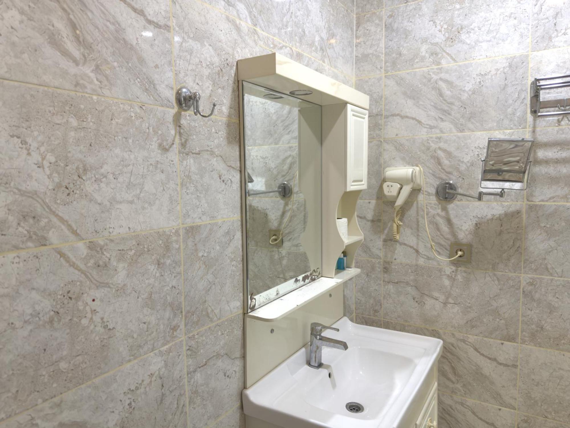 Eleon Hotel Baky Esterno foto