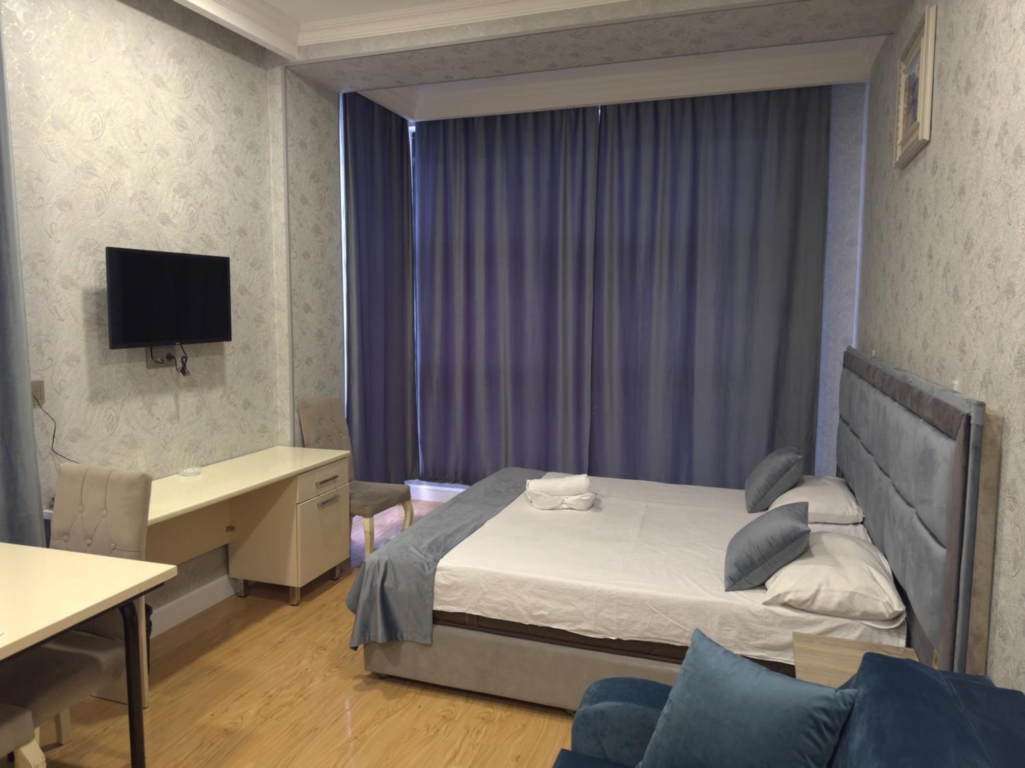 Eleon Hotel Baky Esterno foto