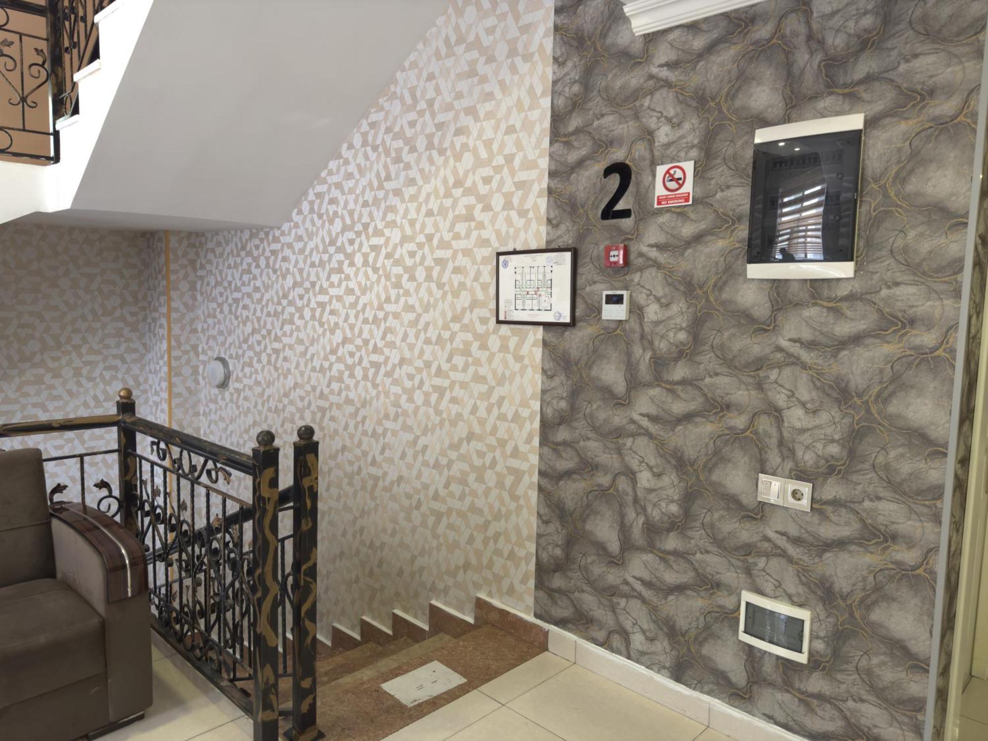 Eleon Hotel Baky Esterno foto