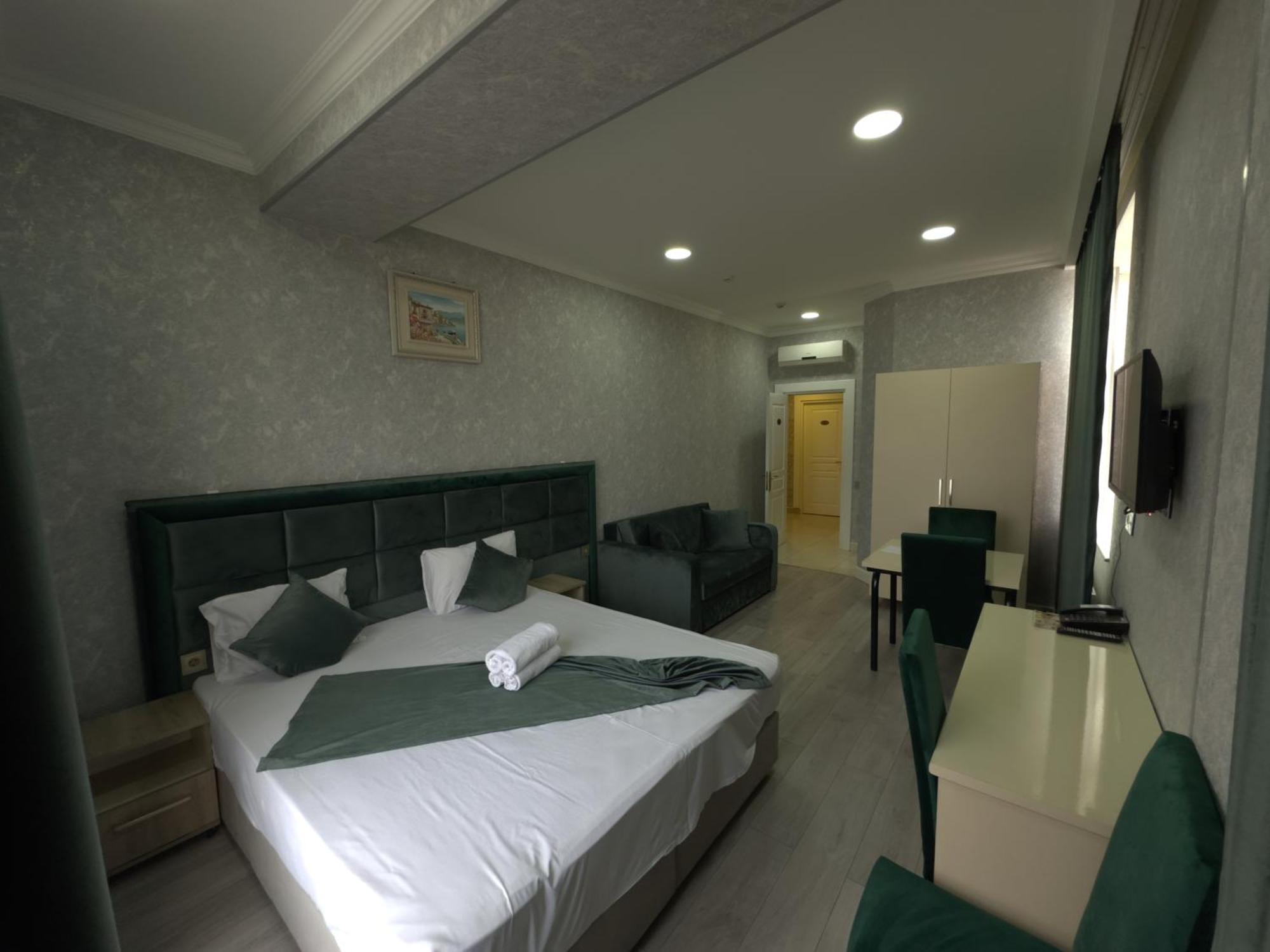 Eleon Hotel Baky Esterno foto